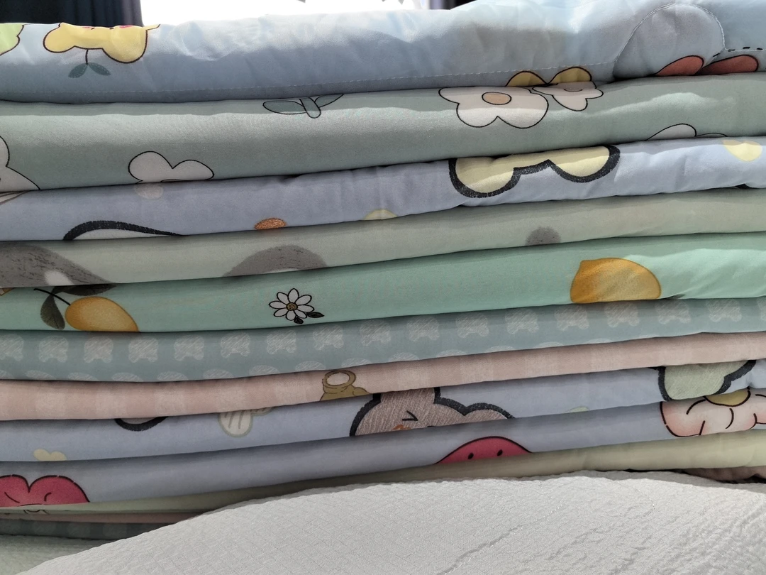 凉感丝单人夏凉被1米5学生夏凉被冰冰凉凉豆豆夏凉被随机发货