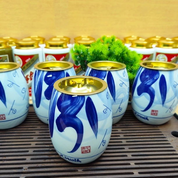 汾酒青花20酒瓶改的创意烟灰缸家用客厅防飞灰办公室创意烟灰烟缸