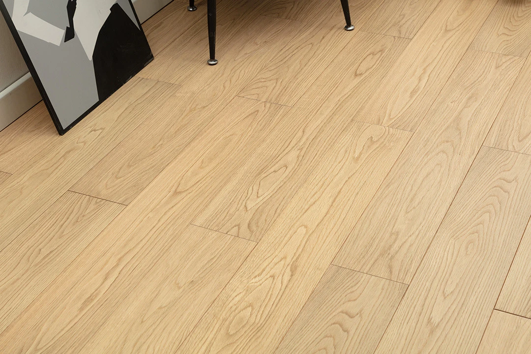 俄罗斯橡木地板纯实木实木地板、AA等级、天然原木色鱼骨纹