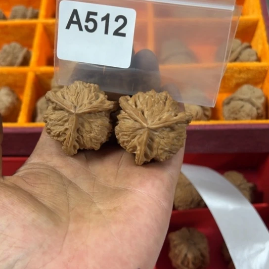 文玩核桃把件在一起的