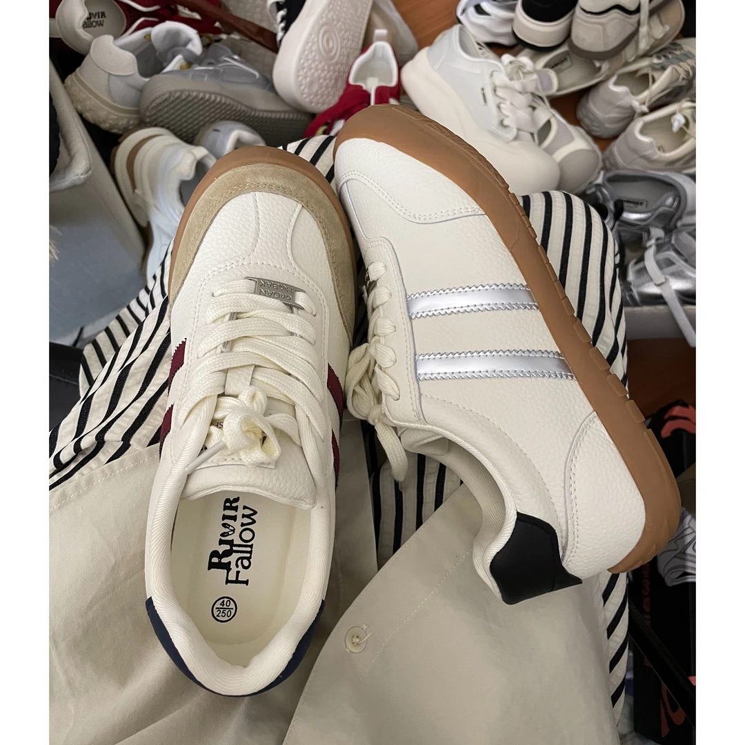 银色酒红平底休闲鞋 不可水洗（新鞋有味 质量90分）