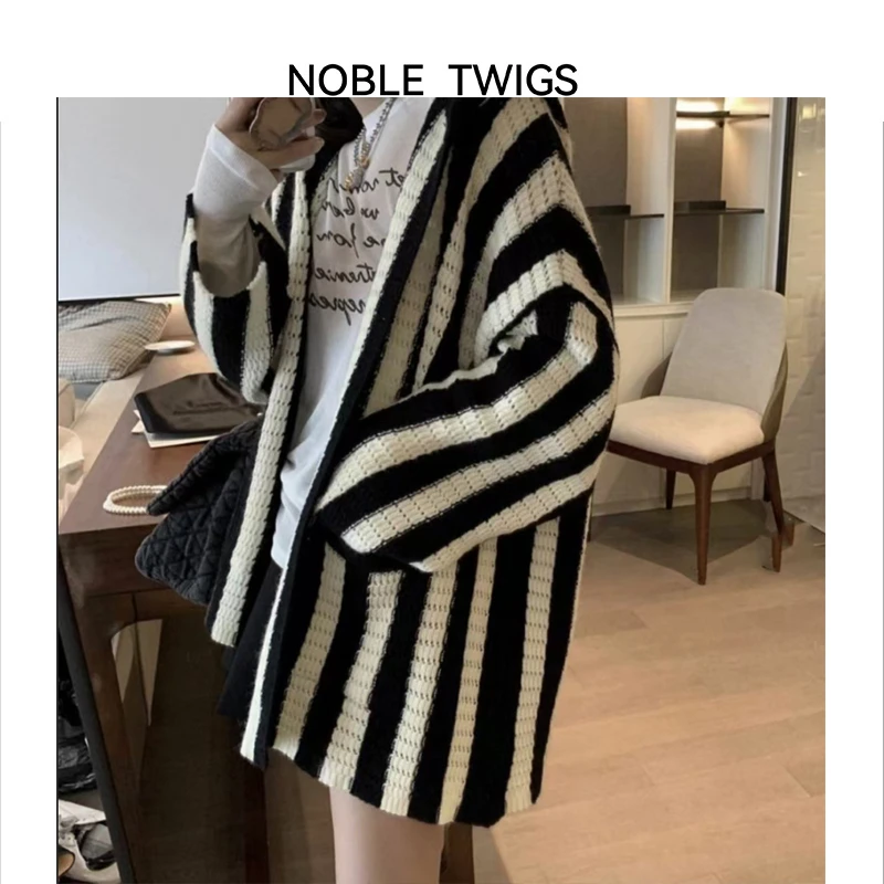 【N T Liu定制款 ] 连帽宽松绵羊绒风竖条纹毛衣女外套   T50079