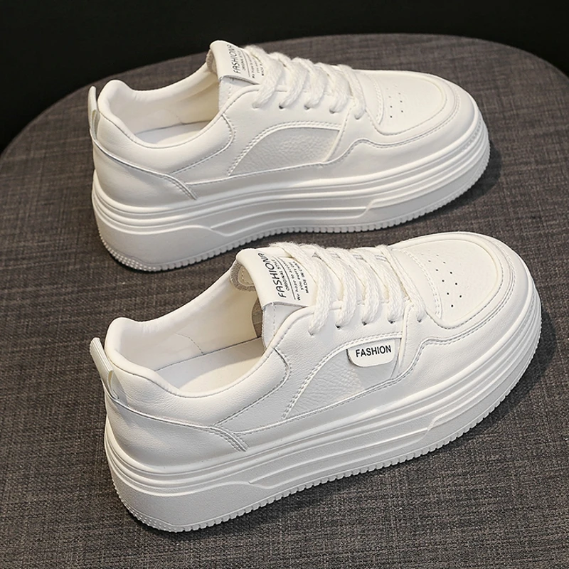 小白鞋女爆款2025春季新款时尚百搭软底休闲运动鞋学生厚底板鞋女