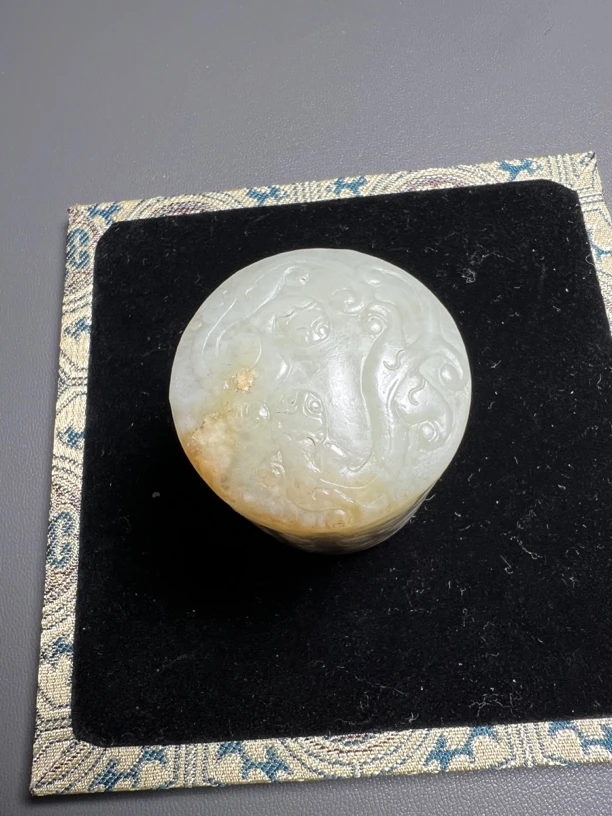 和田玉权杖头，龙纹兽面雕工漂亮