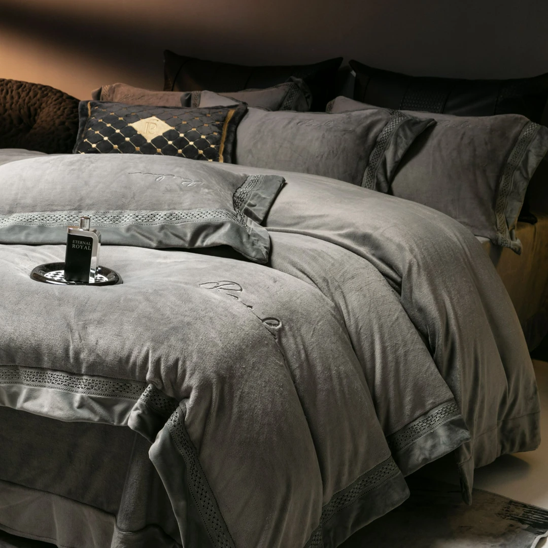 慕宸【伊菲】简约轻奢刺绣镂空宽边抗静电保暖加厚加绒牛奶绒四件套