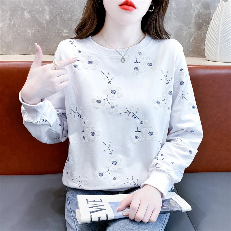 时尚印花圆领长袖t恤女春秋新款宽松休闲薄款白色打底衫套头上衣