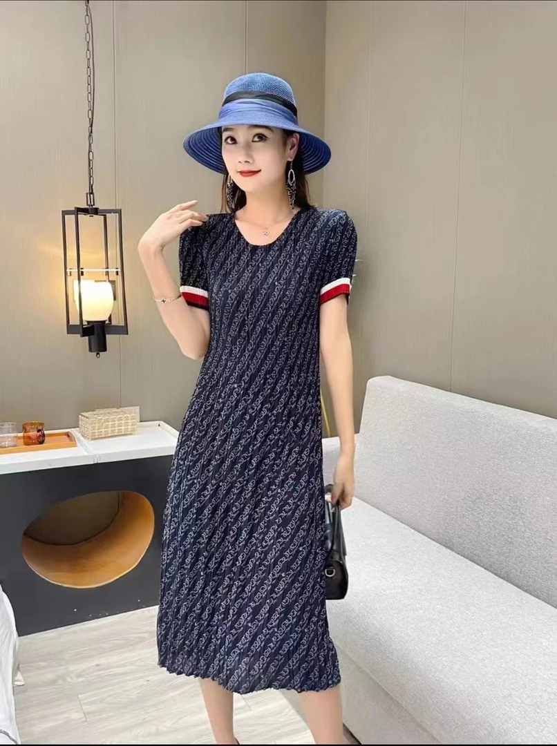 2.匕禾 三宅褶皱高定系列连衣裙