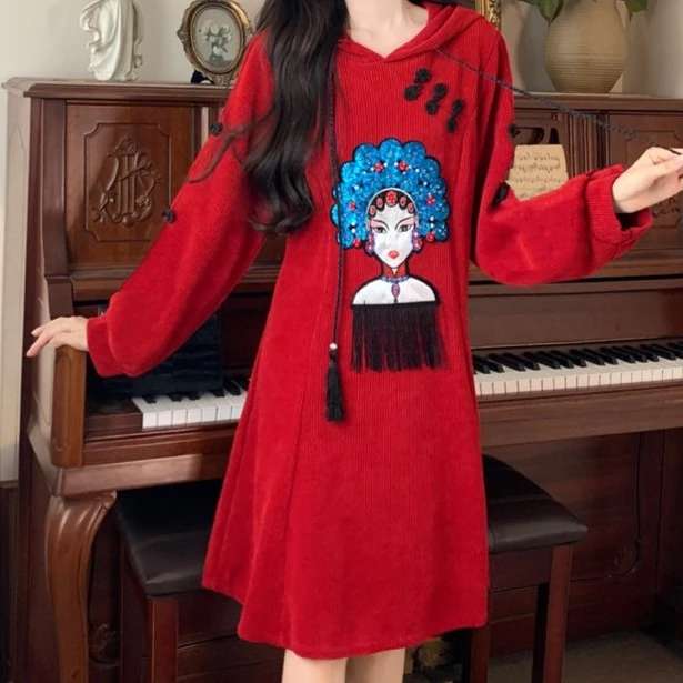 S2023冬季胖mm设计感复古显瘦宽松国潮风流苏长袖连帽女连衣裙