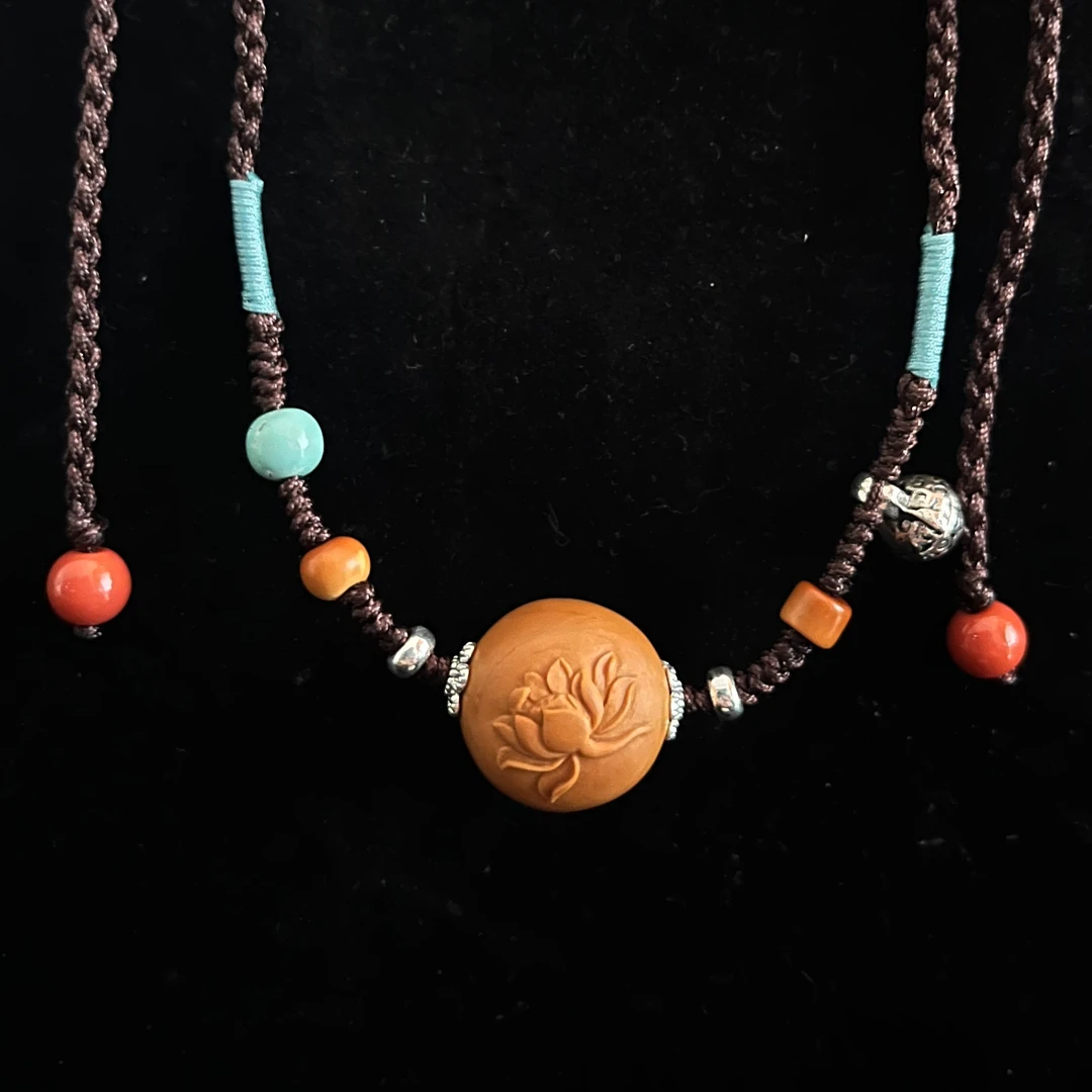 橄榄核雕锁骨链荷花高雅高洁大方出淤泥不染陆小琴老师本工作品