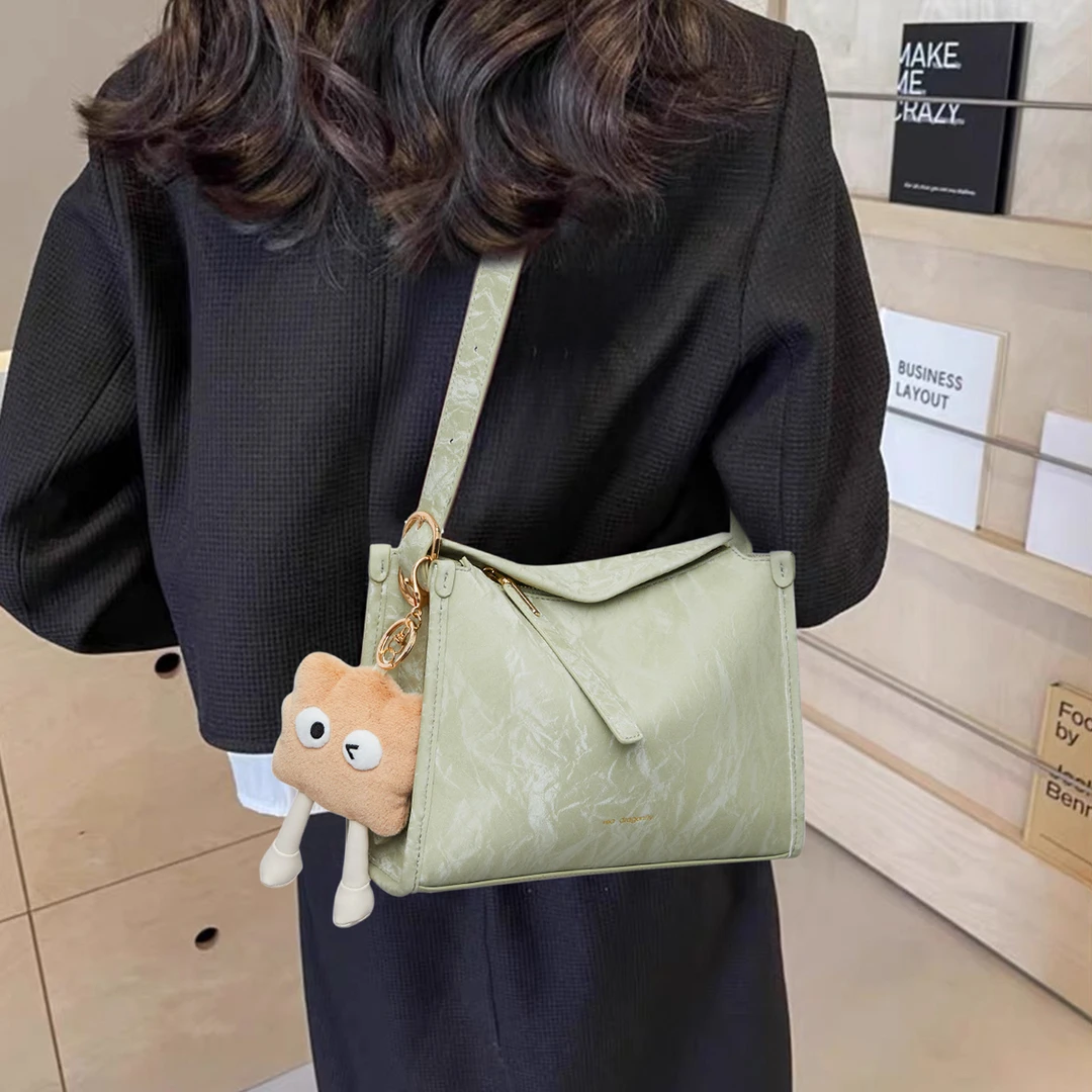 红蜻蜓时尚简约休闲百搭邮差包L