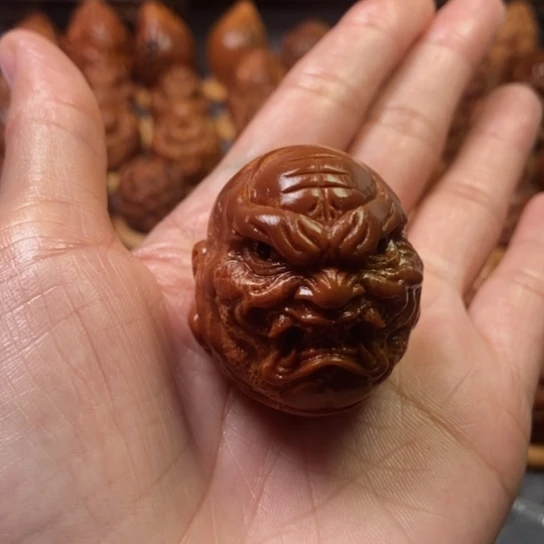 橄榄核核雕赵**李恶僧一个
