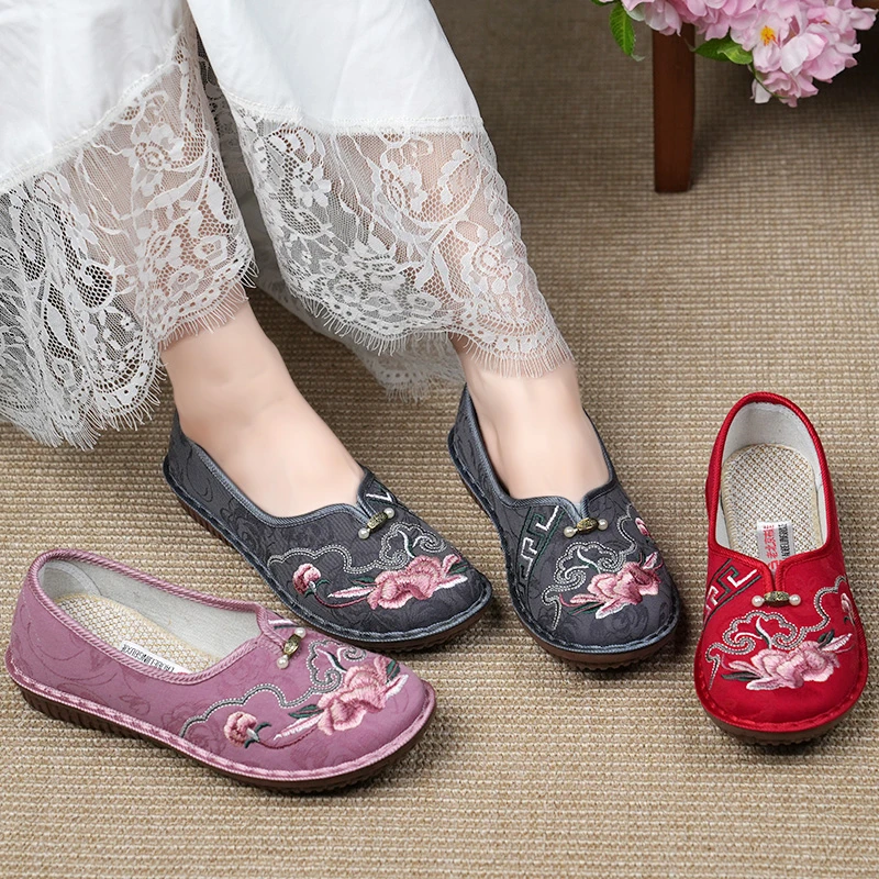 老北京布鞋民族风复古绣花鞋平底刺绣舒适透气夏季一脚蹬妈妈鞋