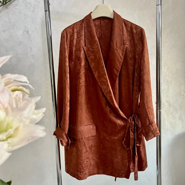 小众人群的挚爱 纯真丝植物染虎杖提花西装外套