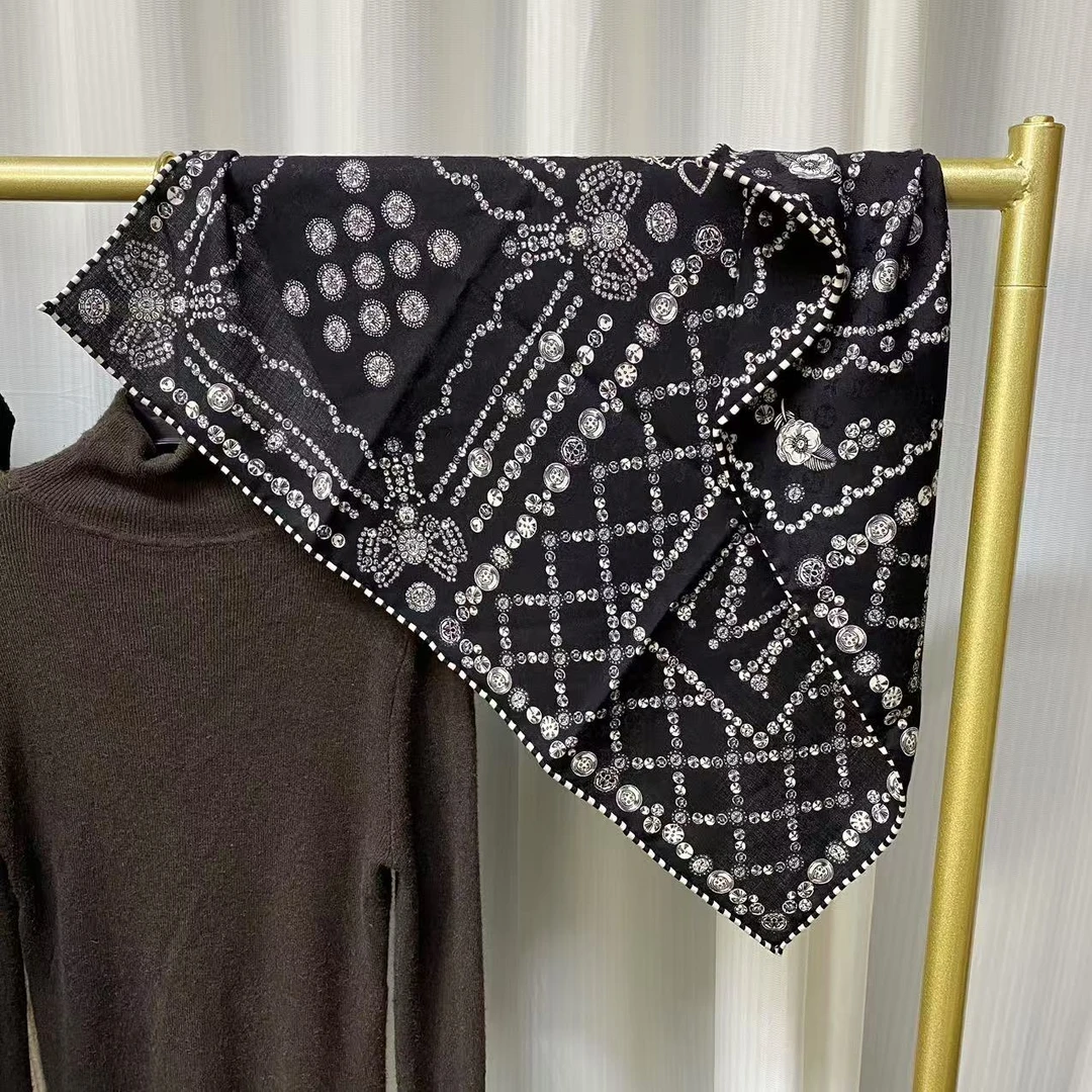 桑蚕丝羊毛【M四宝格】60丝毛方巾双面印花手工卷边丝巾K851