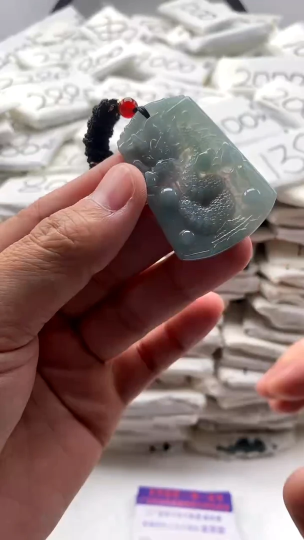 【闪购商品】翡翠颈饰未镶嵌龙牌【品质一般介意慎拍】