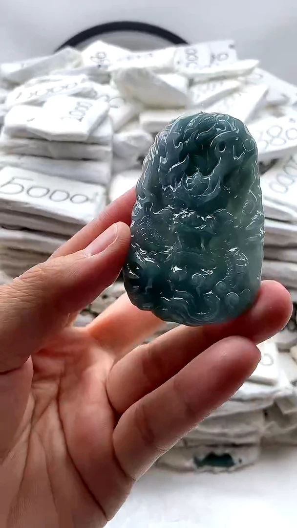 【闪购商品】翡翠颈饰未镶嵌龙牌