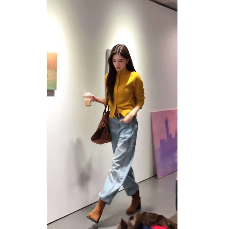 2024秋冬新款气质轻熟风辣妹短款针织开衫高腰百搭做旧直筒牛仔裤