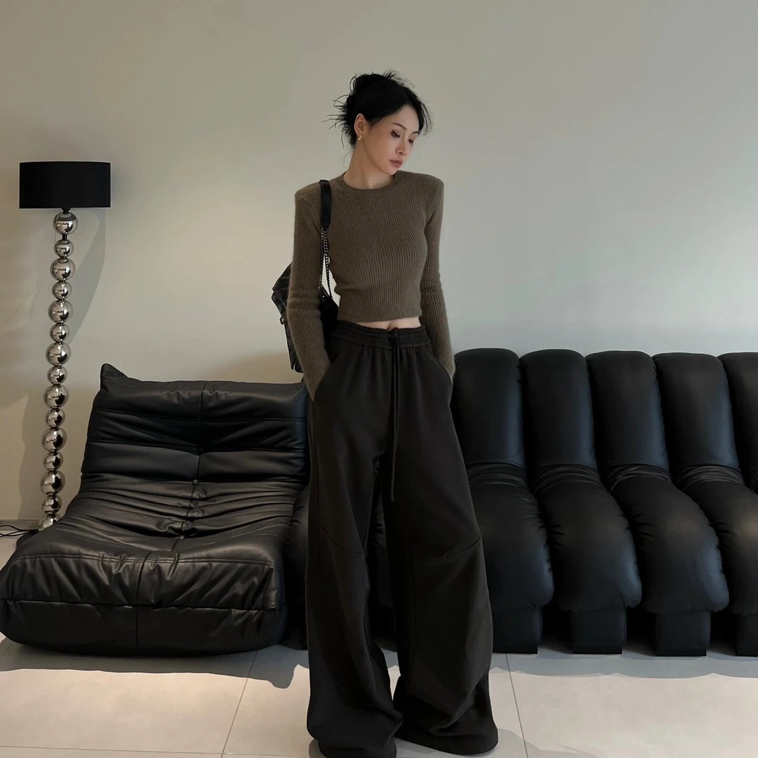 早秋新款慵懒风后背镂空设计感显瘦上衣时尚高腰复古宽松阔腿裤女