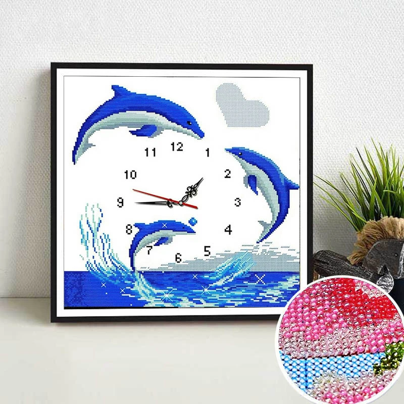 【炫彩玻璃珠绣】海豚恋人十字绣新款客厅餐厅钟表挂钟小幅画彩珠绣