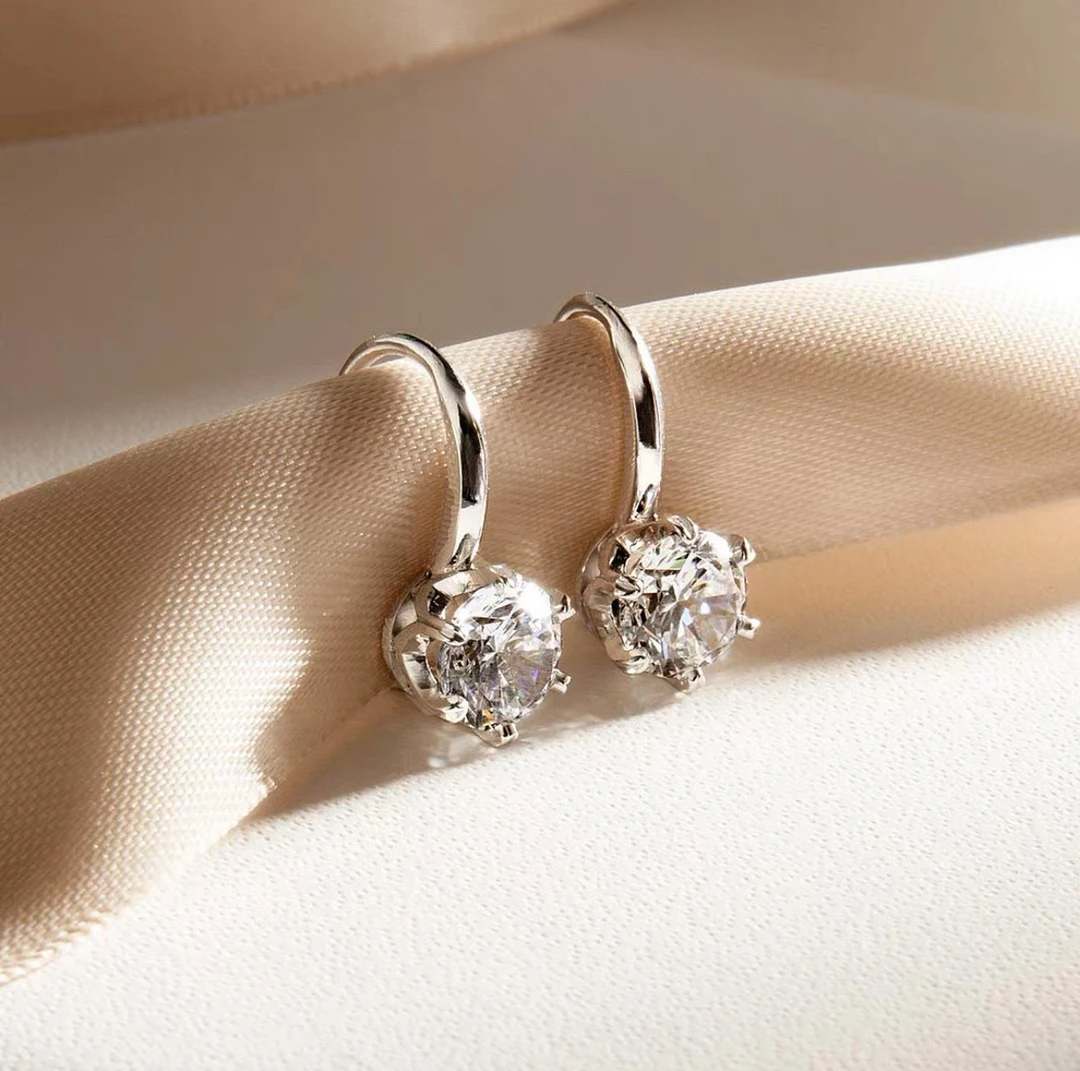 老板娘推荐款白钻耳饰  F259