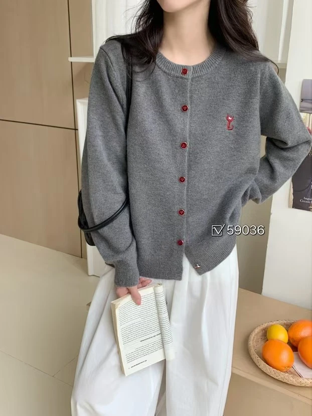 2024优米服饰秋款经典百搭时尚显瘦圆领刺绣毛衣开衫外套59036