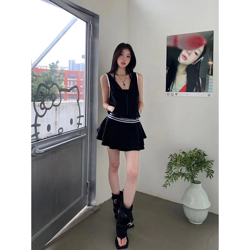 withmin美部辣辣 显瘦气质休闲运动无袖黑色背心连衣裙【2410704】