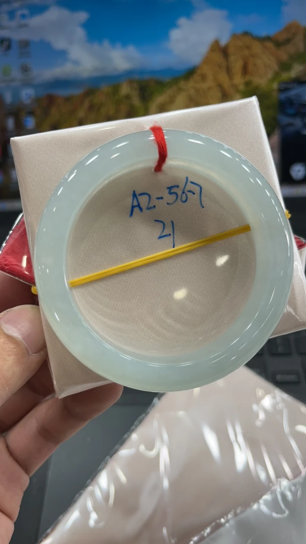 翡翠手镯正圈葡萄肉