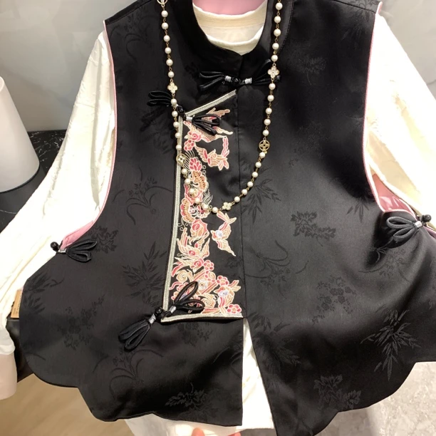 “杏花缎”高级复古对襟圆领轻奢重工刺绣新中式马甲