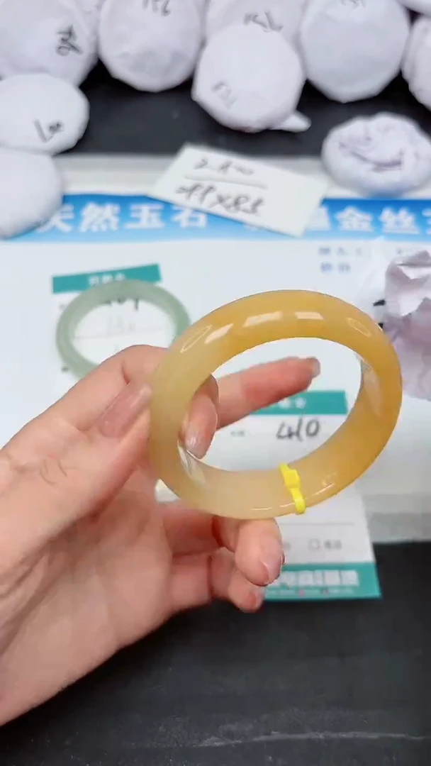 【闪购商品】石英质玉手镯未镶嵌A410