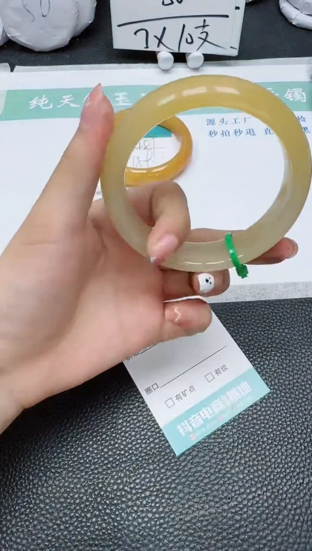 【闪购商品】石英质玉手镯未镶嵌488