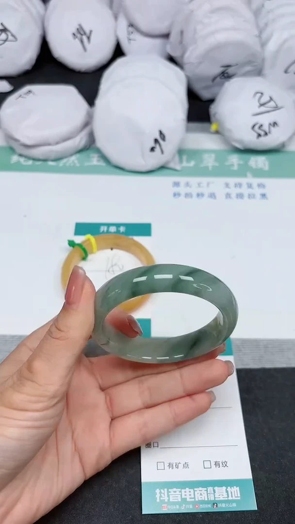 【闪购商品】石英质玉手镯未镶嵌A749