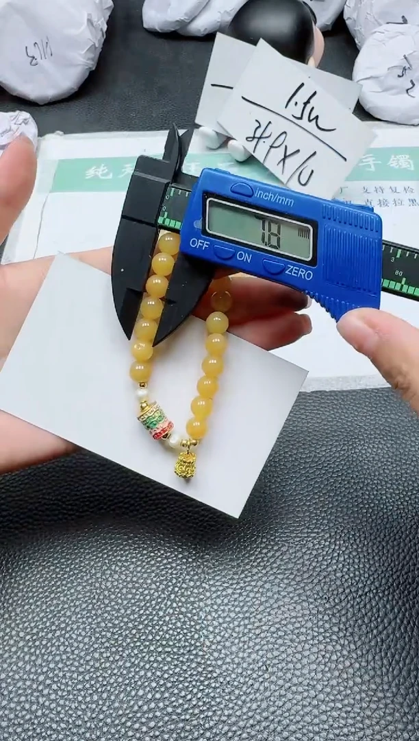 【闪购商品】石英质玉手镯未镶嵌黄转