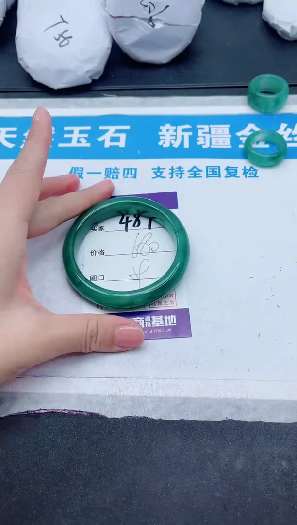 【闪购商品】石英质玉手镯未镶嵌Q487