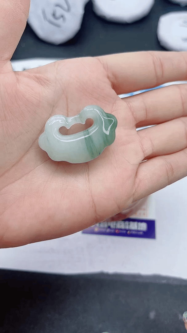 【闪购商品】石英质玉手镯未镶嵌翠锁