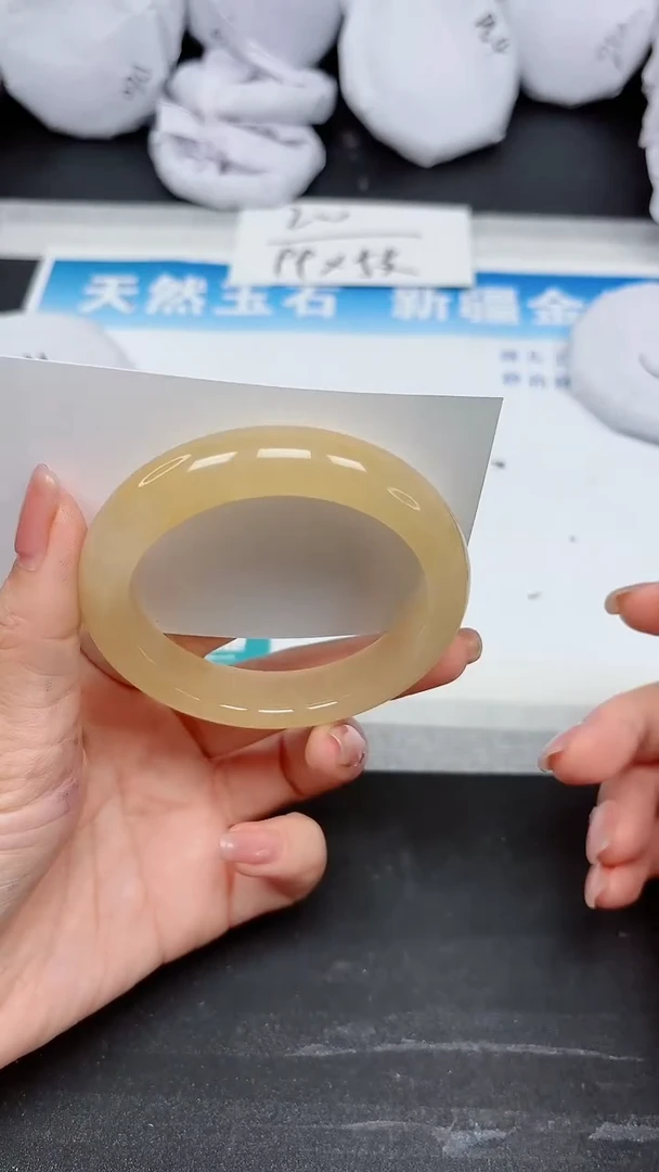 【闪购商品】石英质玉手镯未镶嵌A207