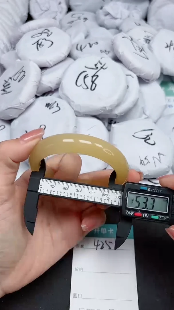 【闪购商品】石英质玉手镯未镶嵌A425
