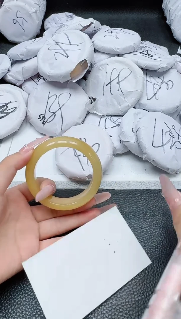 【闪购商品】石英质玉手镯未镶嵌398