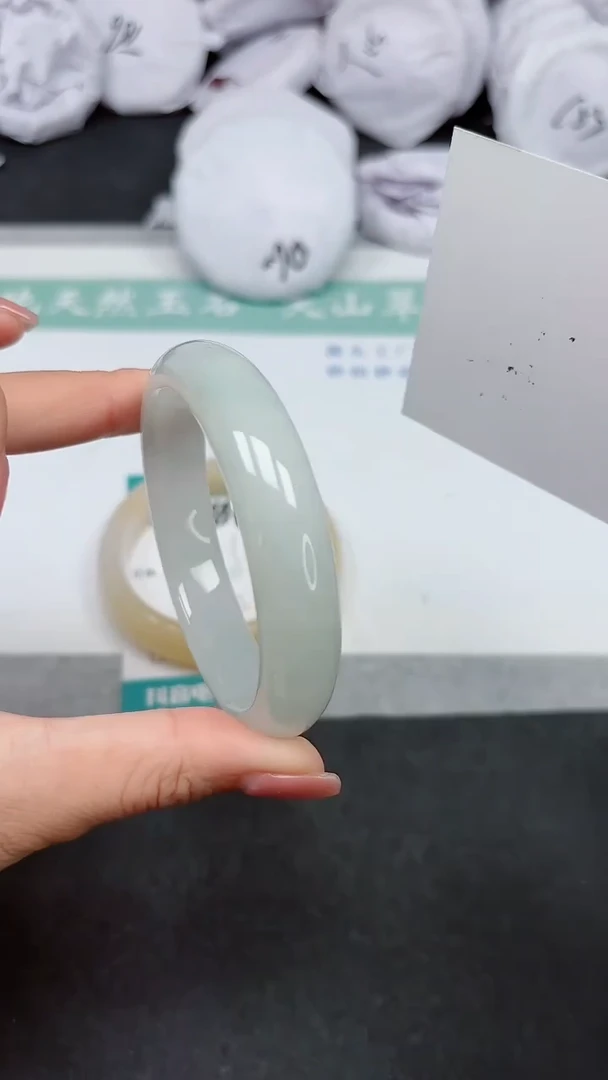 【闪购商品】石英质玉手镯未镶嵌A785