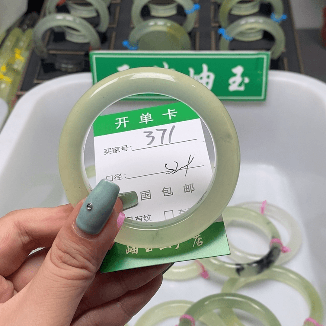 【闪购商品】蛇纹石玉手镯未镶嵌