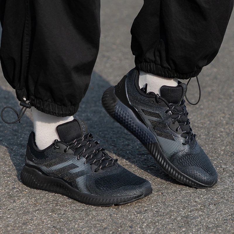 adidas阿迪达斯跑鞋男鞋新款低帮黑色运动鞋网面透气跑步鞋CQ0810