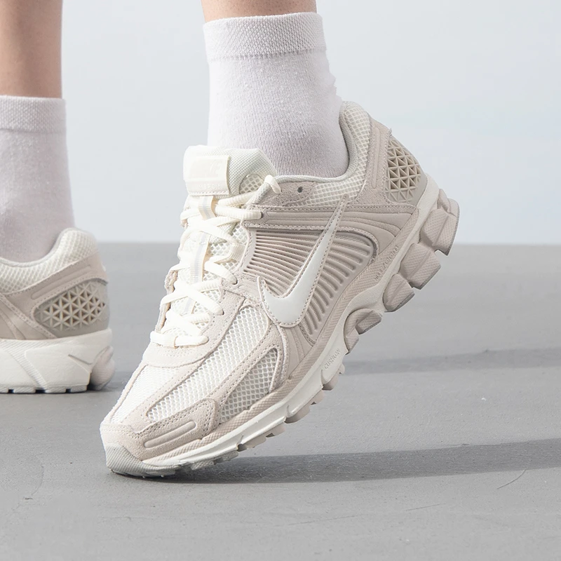 耐克男鞋2025春季新款Air Zoom Vomero 5网面缓震运动鞋 HF1553