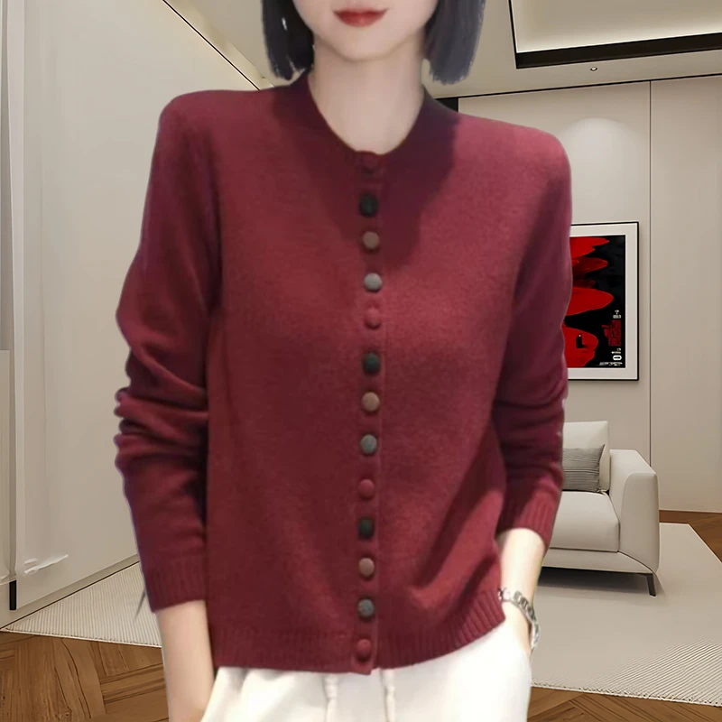 秋冬宽松气质长袖彩扣针织开衫女士2025新款时尚圆领休闲百搭上衣