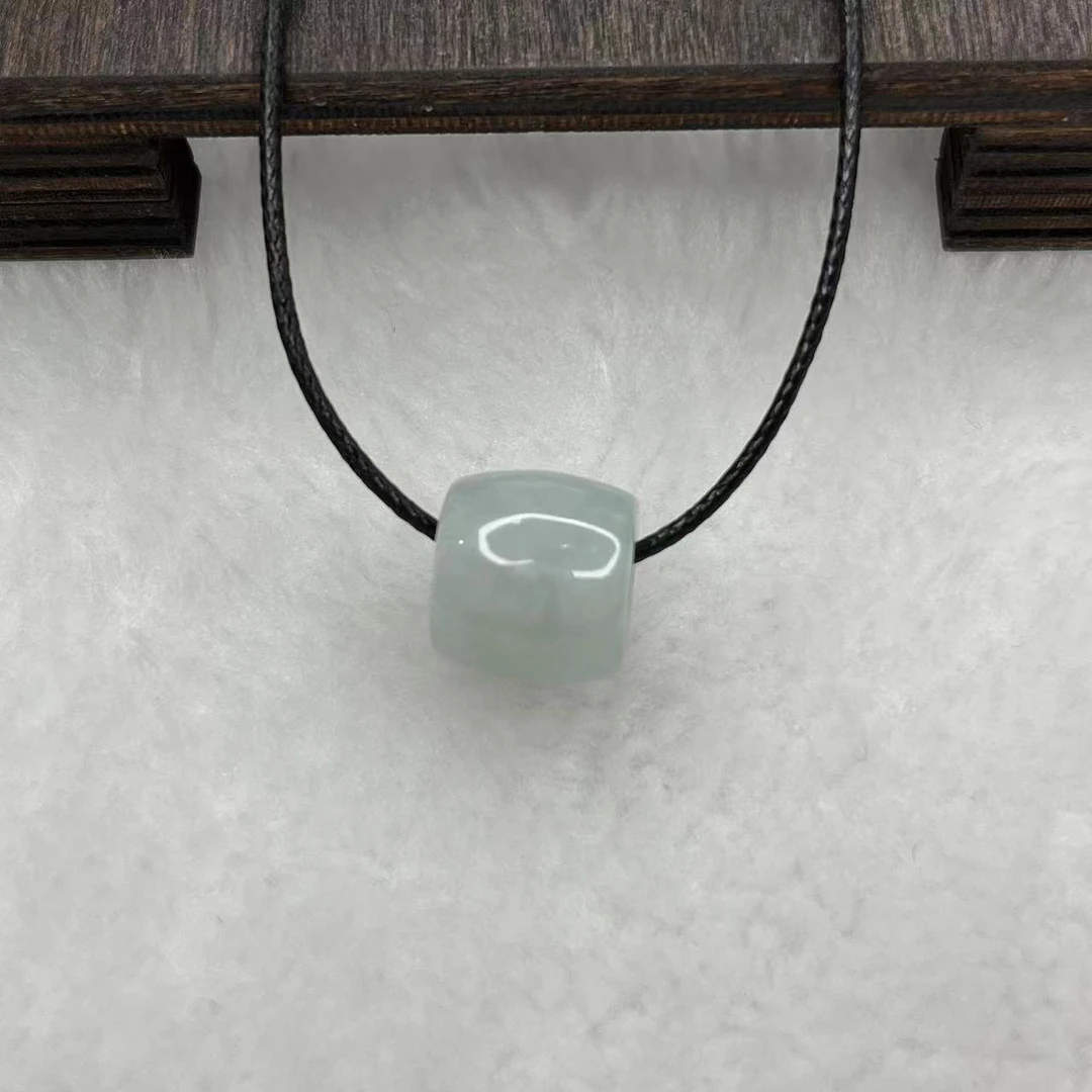 天然缅甸A货翡翠路路通吊坠210#尺寸约大小12.4mm厚12.8mm