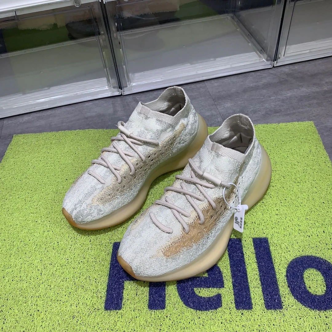 捡漏42.5码 yeezy380蜜桃粉满天星 95新配盒 549秒杀球鞋