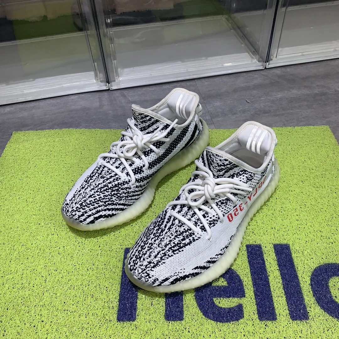 捡漏42码 yeezy350v2白斑马 95新配盒 1088秒杀球鞋