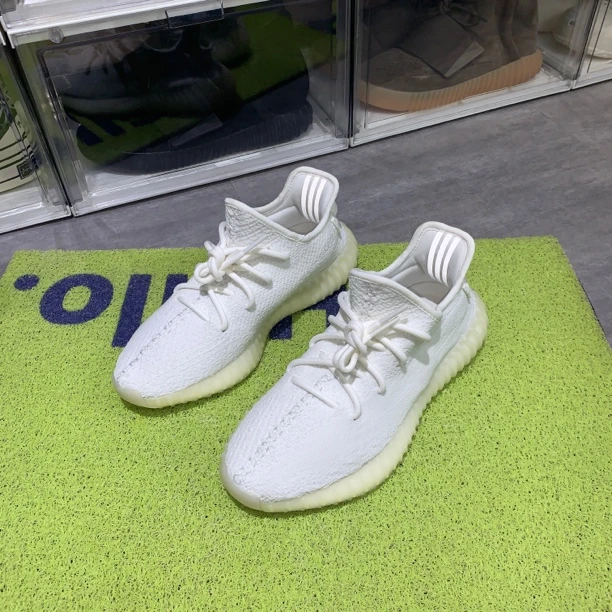 捡漏40.5码Yeezy350白冰淇淋95新配盒1199秒杀球鞋