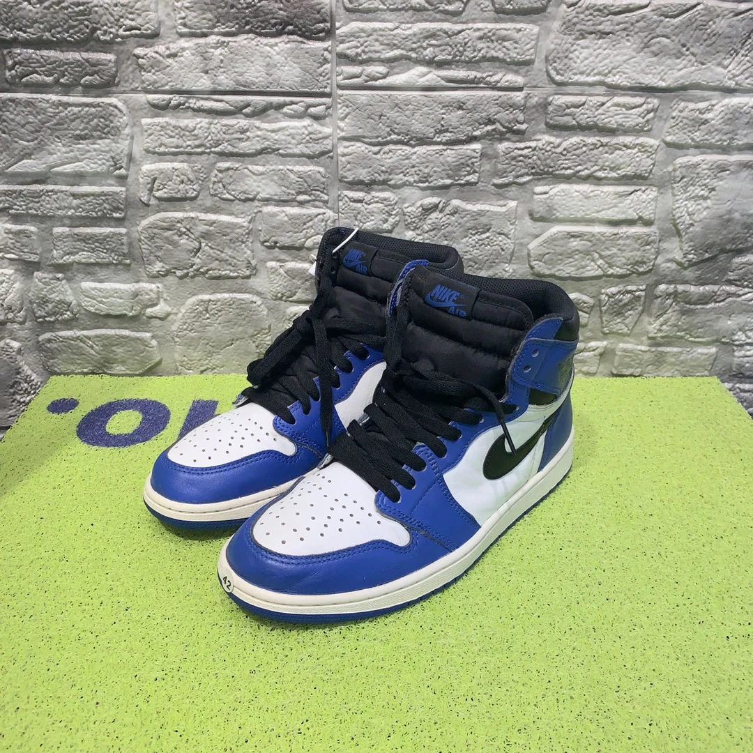 捡漏42码 AJ1小闪电 95新原盒 699秒杀球鞋