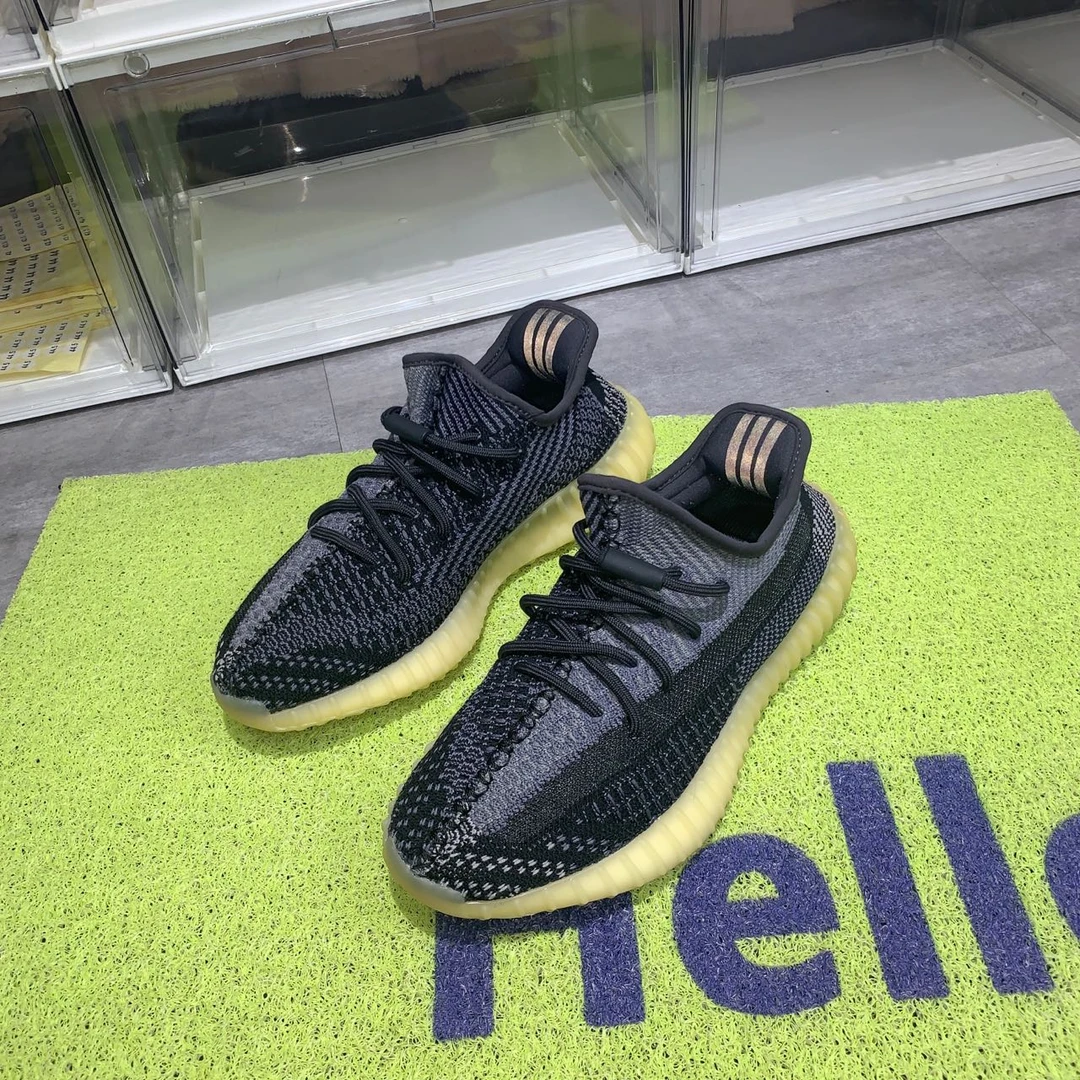 捡漏39码 yeezy350v2黑芝麻 95新配盒 799秒杀球鞋