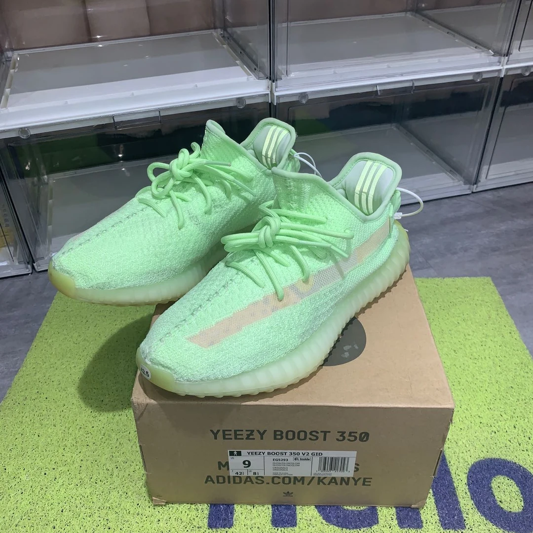 捡漏42.5码 yeezy350v2荧光绿 95新原盒 1099秒杀球鞋