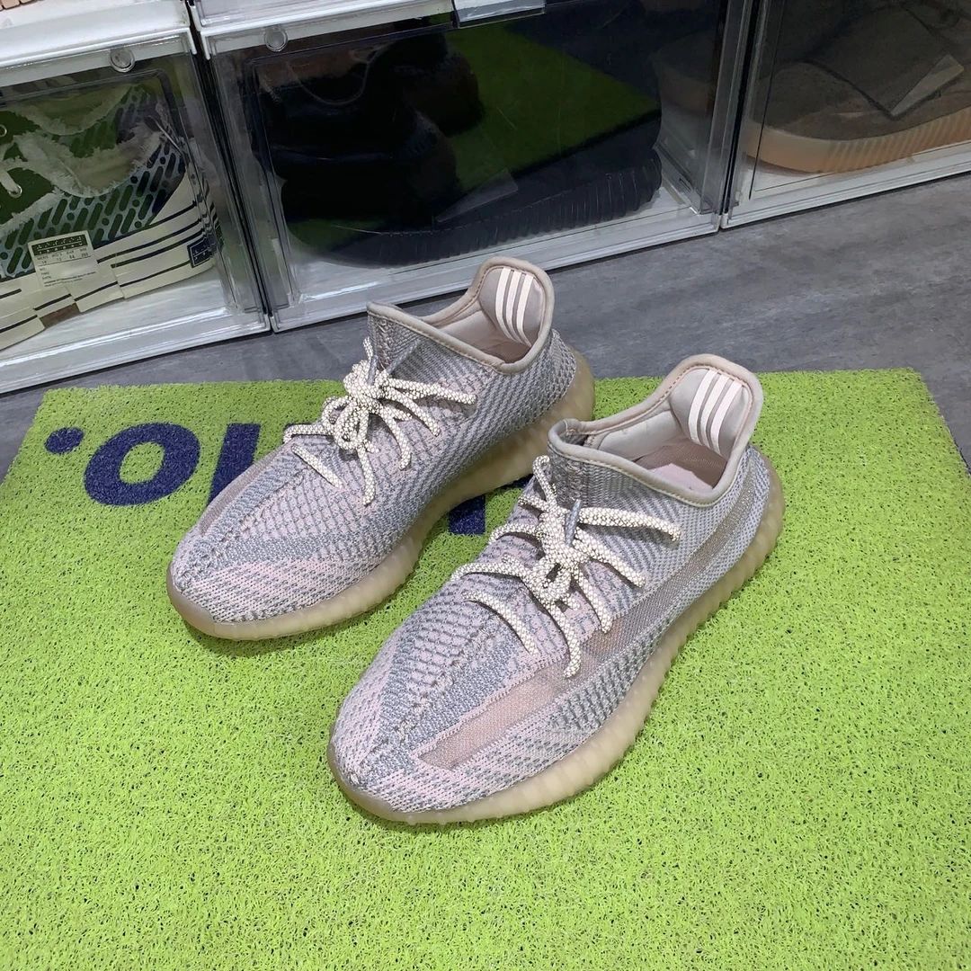 捡漏42.5码Yeezy350粉天使95新配盒949秒杀球鞋